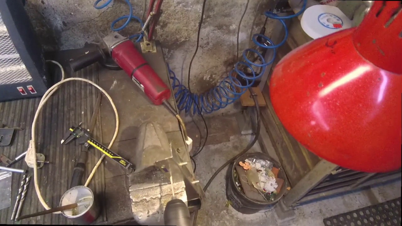 170121 Repair of cabinet lock and talks about high pressure cleaner (with camera looking up)