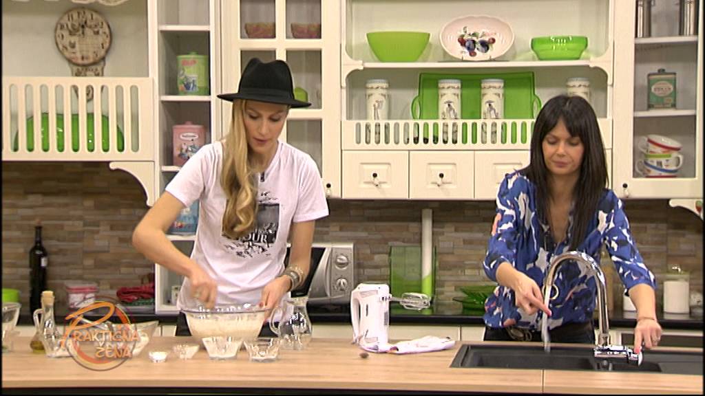 Prakticna zena - Jelena Gavrilovic pravi ruski specijalitet bljini