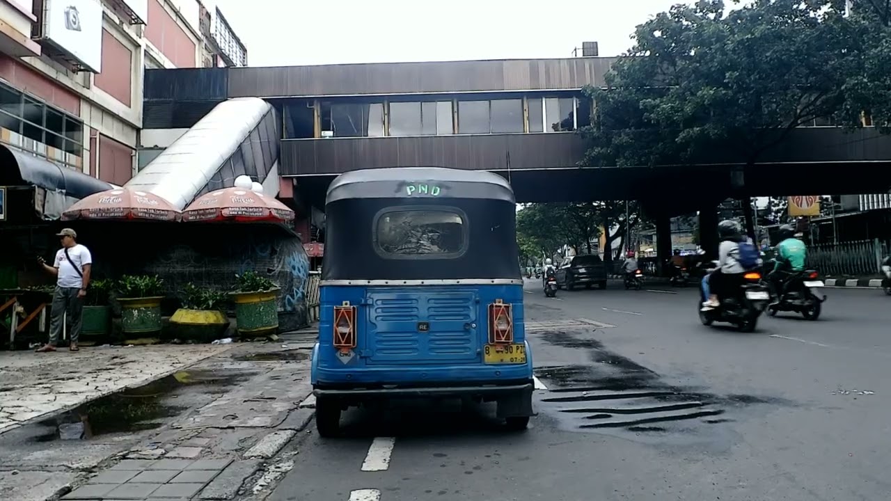 Jalan jalan pagi ke pasar baru timur  brica AE3X
