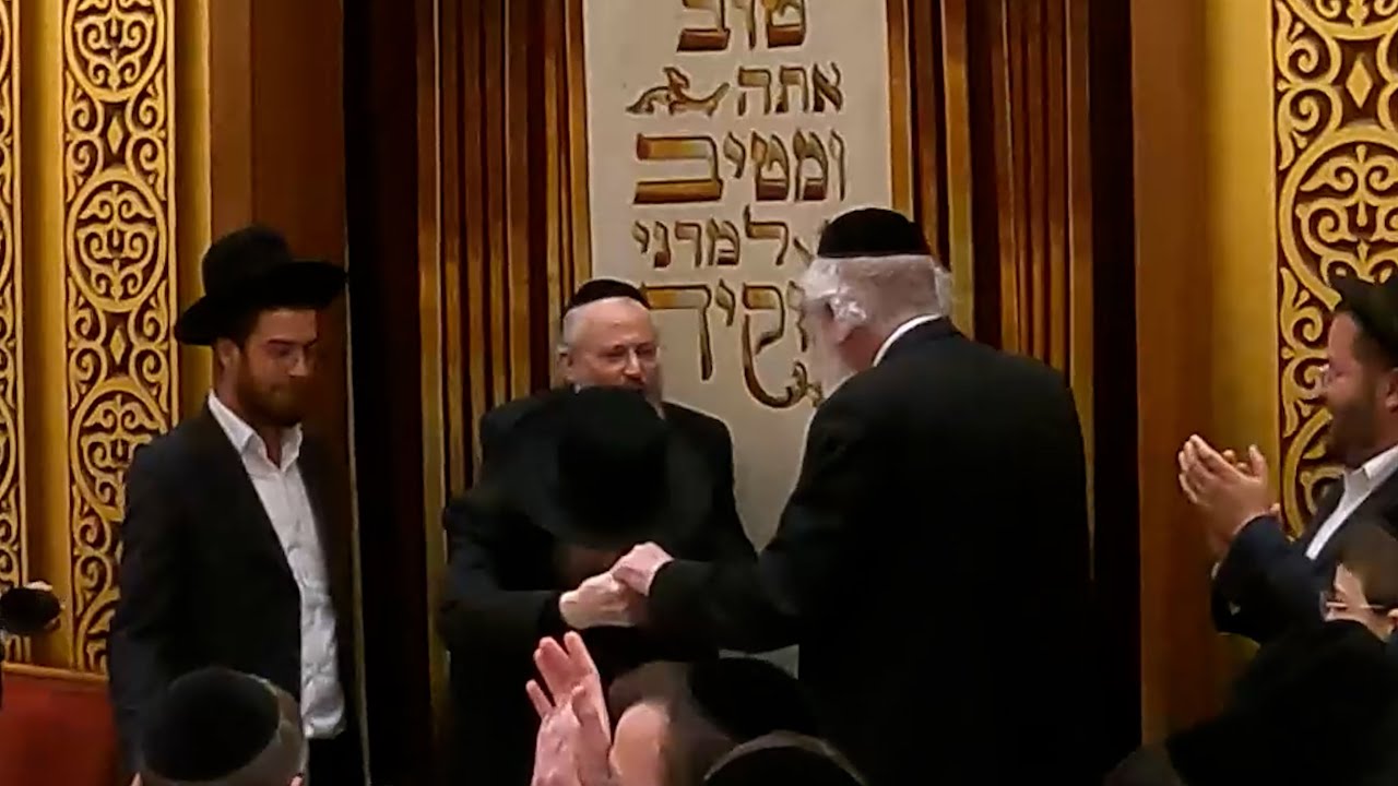 נדירררר ר' דוב לנדא בריקוד סוער יחד עם ראשי ישיבת וולפסון לאחר ריתחא דאורייתא שהתקיים בישיבת וולפסון