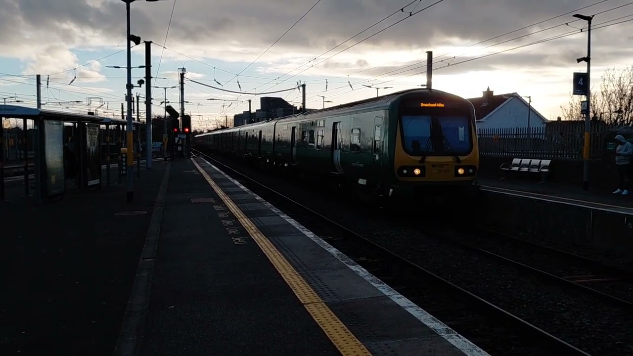 Train coming at Howth jct