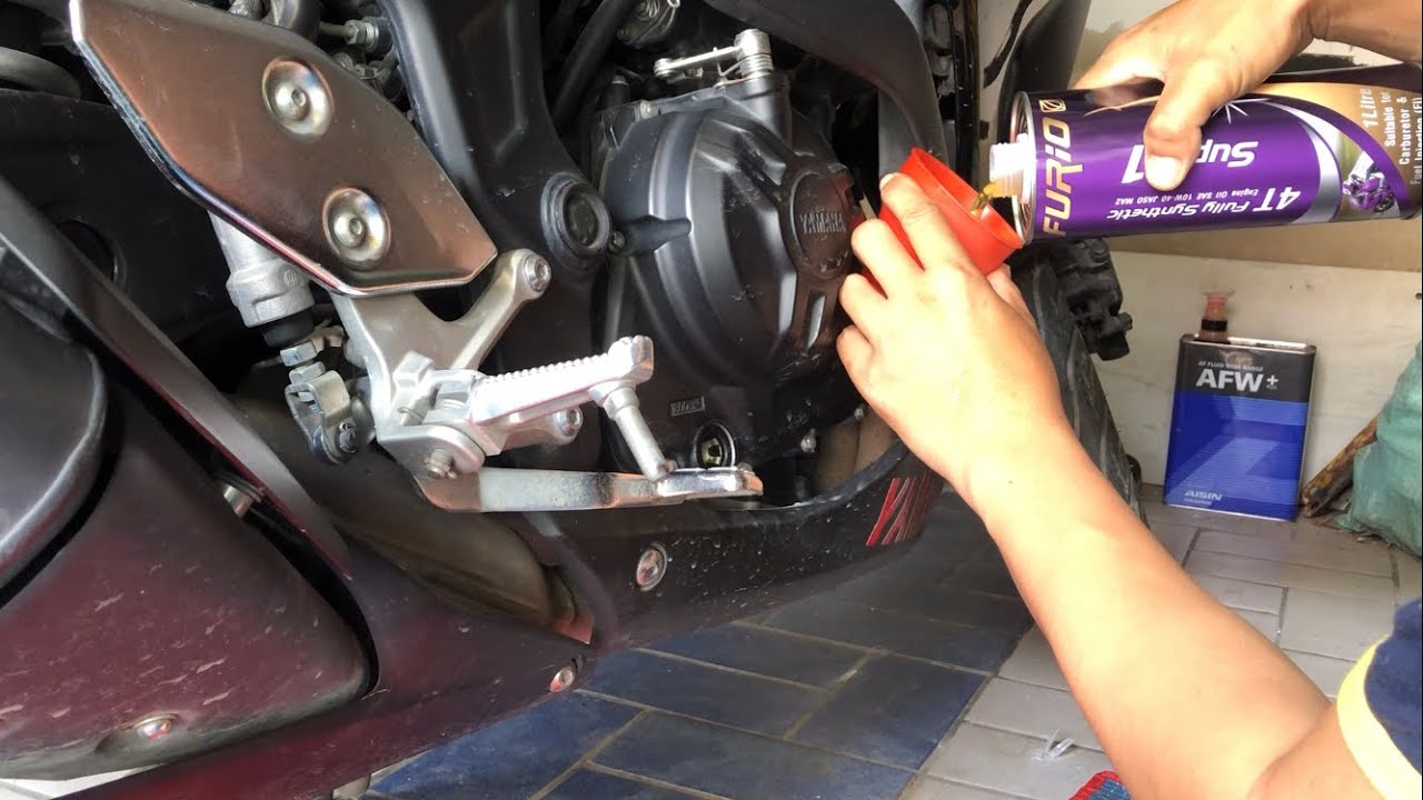เปลี่ยนน้ำมันเครื่อง Yamaha YZF-R3