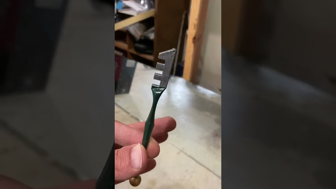 How to cut a mirror for disposing