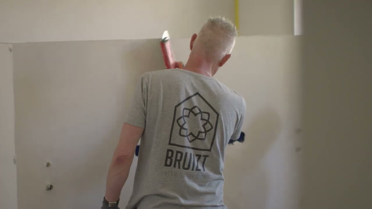 Beton Ciré in de badkamer laten aanbrengen - BRUIZT #interiordesign #betoncire #microcement