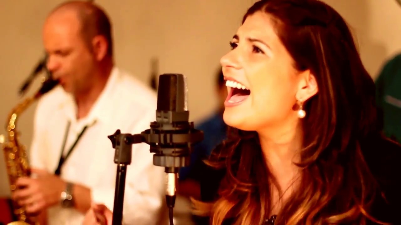 Sandra Benitez | Tu Me Rodeas | Video Clip Oficial