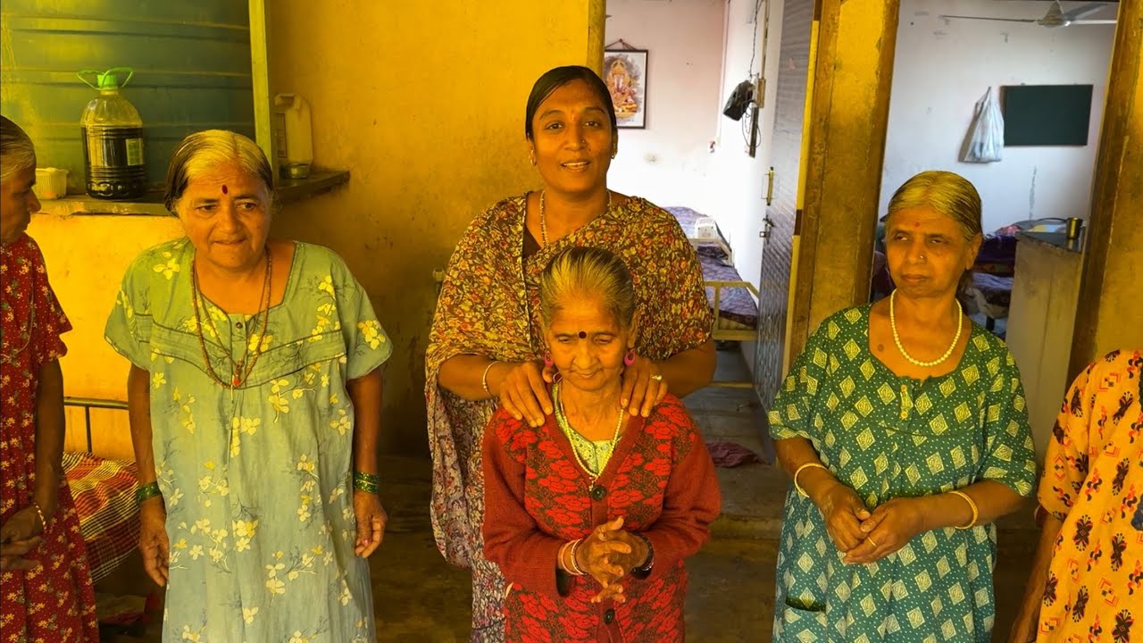 तुमच्या सर्वांच्या मदतीची गरज आहे सर्व आजींना