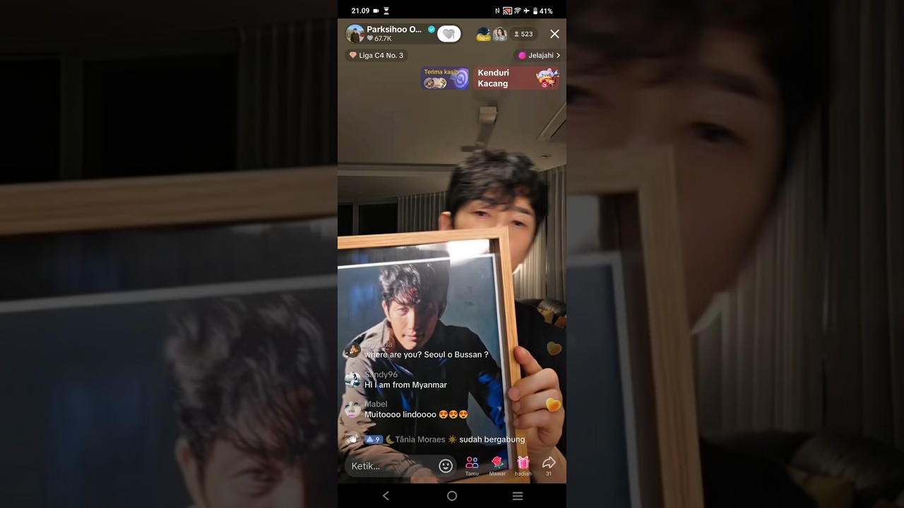 Park Si Hoo showing photo of his upcoming movie 