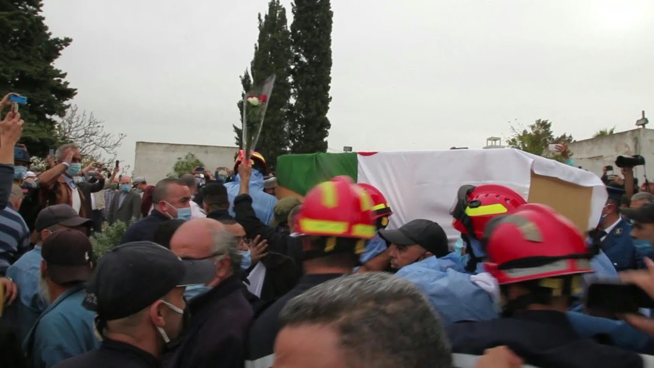 تشييع المناضل لخضر بورقعة الشخصيّة البارزة في الحراك الاحتجاجي | AFP