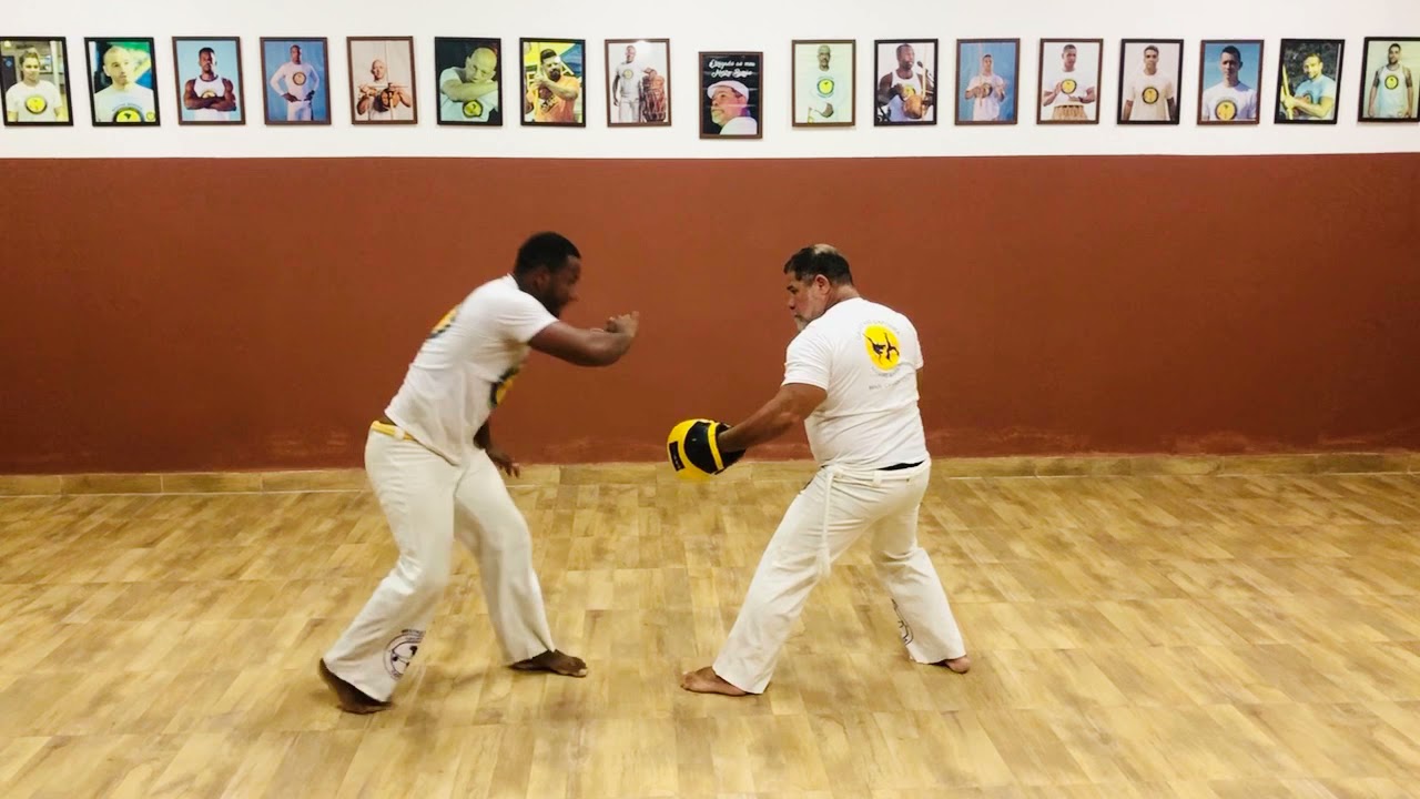 Mestre Barrão - Treinamento com manoplas 2