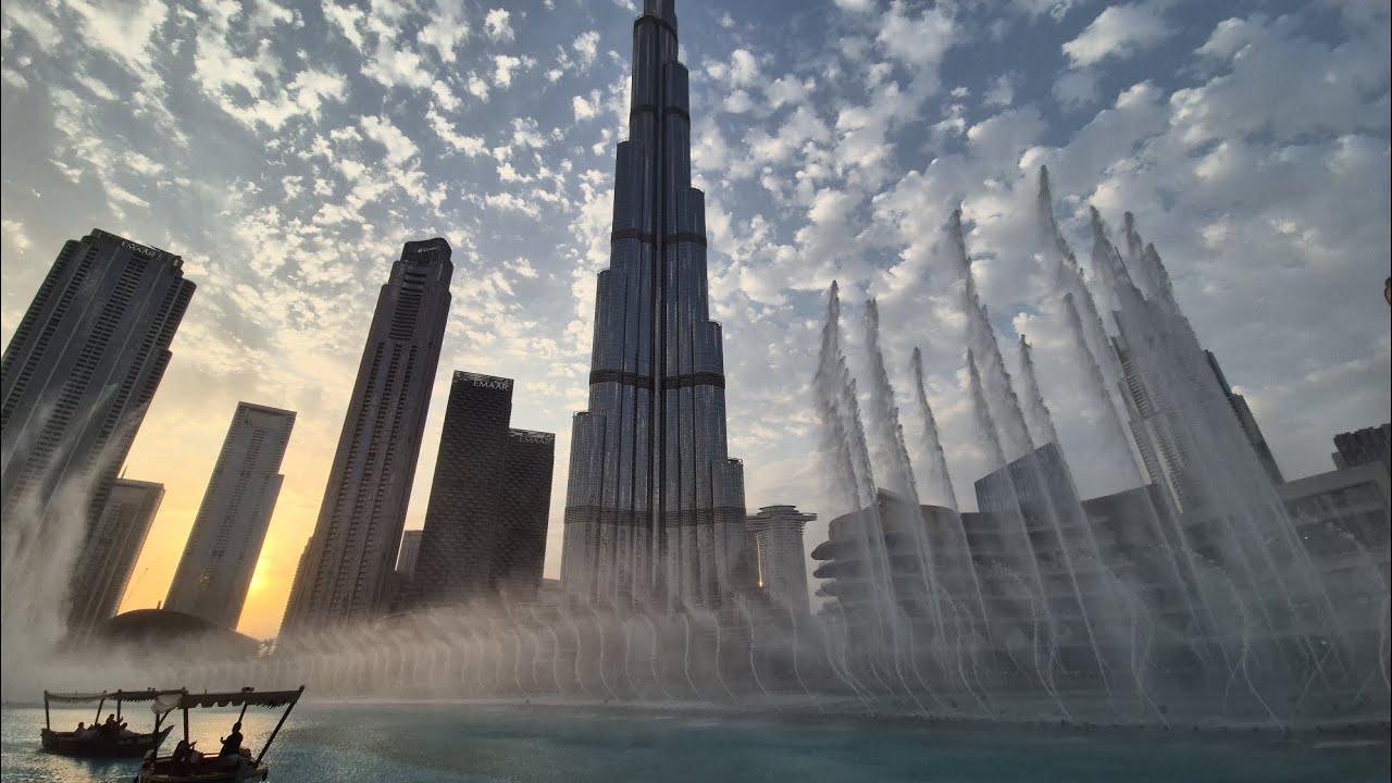 The Dubai Fountain - Esmaha Dubai (dusk)