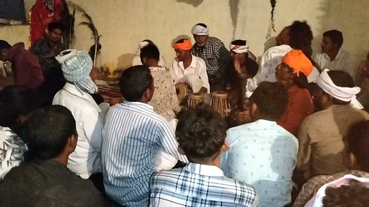 भाई वाट जोवे हे काकल घर आबु बड़े हैं काकल का हतायो हे काकल बुनी वाटी जुवि ही काकल का हतायो हे काकल 