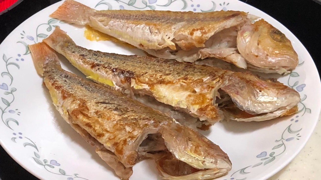 How to pan fry fish without putting much oil