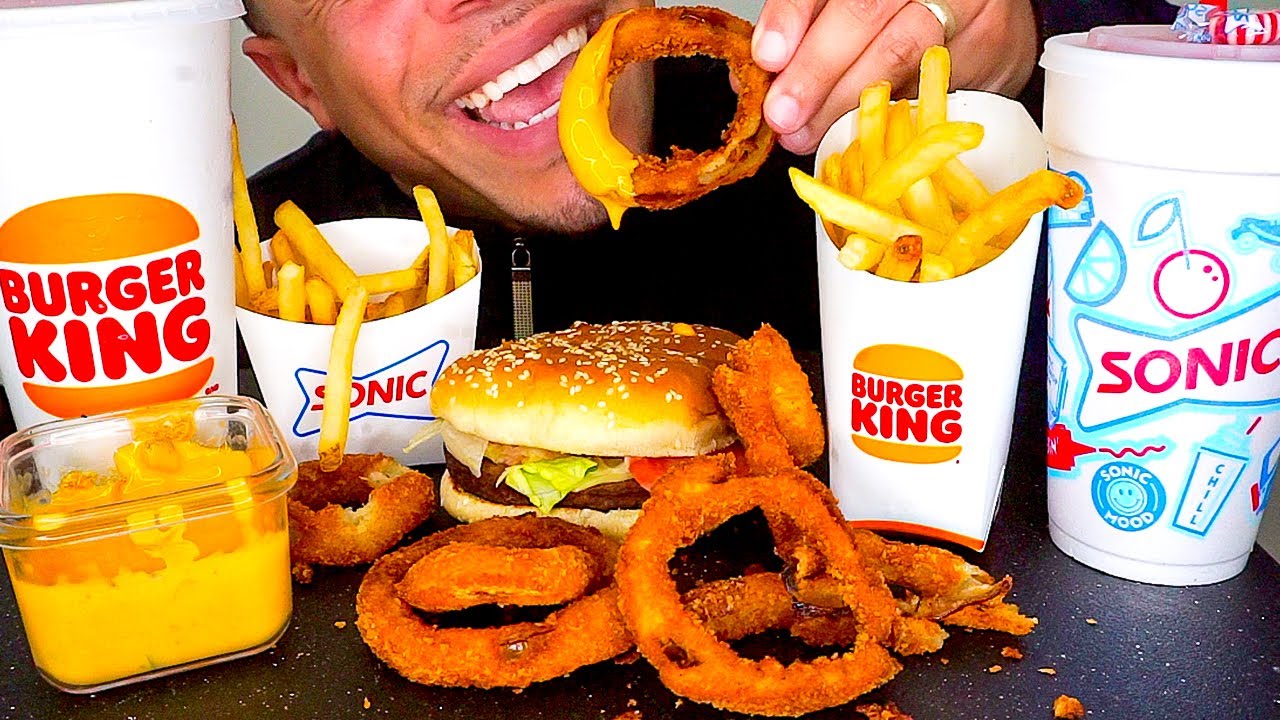 BURGER KING VS SONIC DRIVE IN CHEESEBURGER ONION RINGS CHEESE SAUCE BIG BITES EATING SOUNDS ASMR MUK