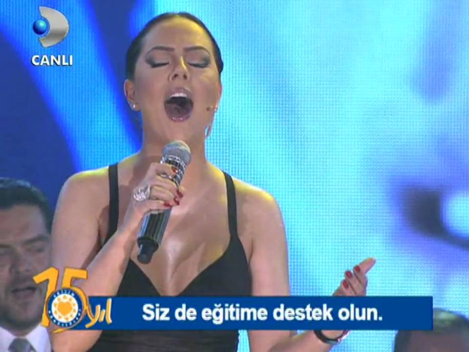 Ebru.Gundes.Canli.Perfomans.DvBRiP.sevdaKar.avi