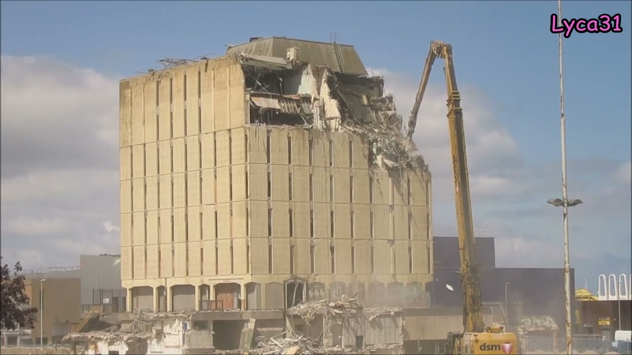 Blackpool Bonny Street Police Station Demolition, big machine  Part 3