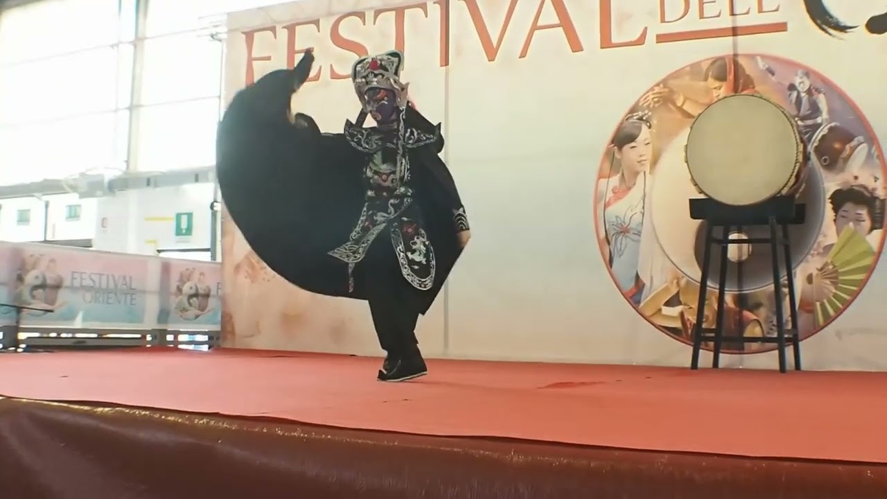 ABNORMAL VLOG - China changing mask dance