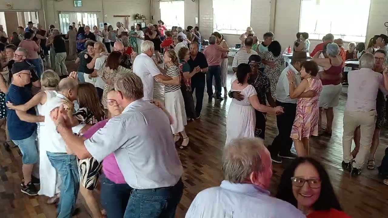 Tarde dançante no Salão da Alda de Rio do Sul com Banda Sol Nascente 