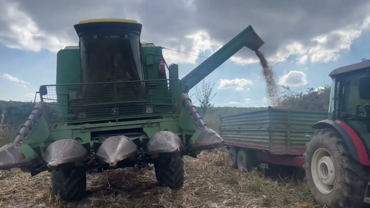 John Deere 1065 mit 443E Körnermaishäcksler  – Familienbetrieb & Lohnunternehmen 🌽🚜