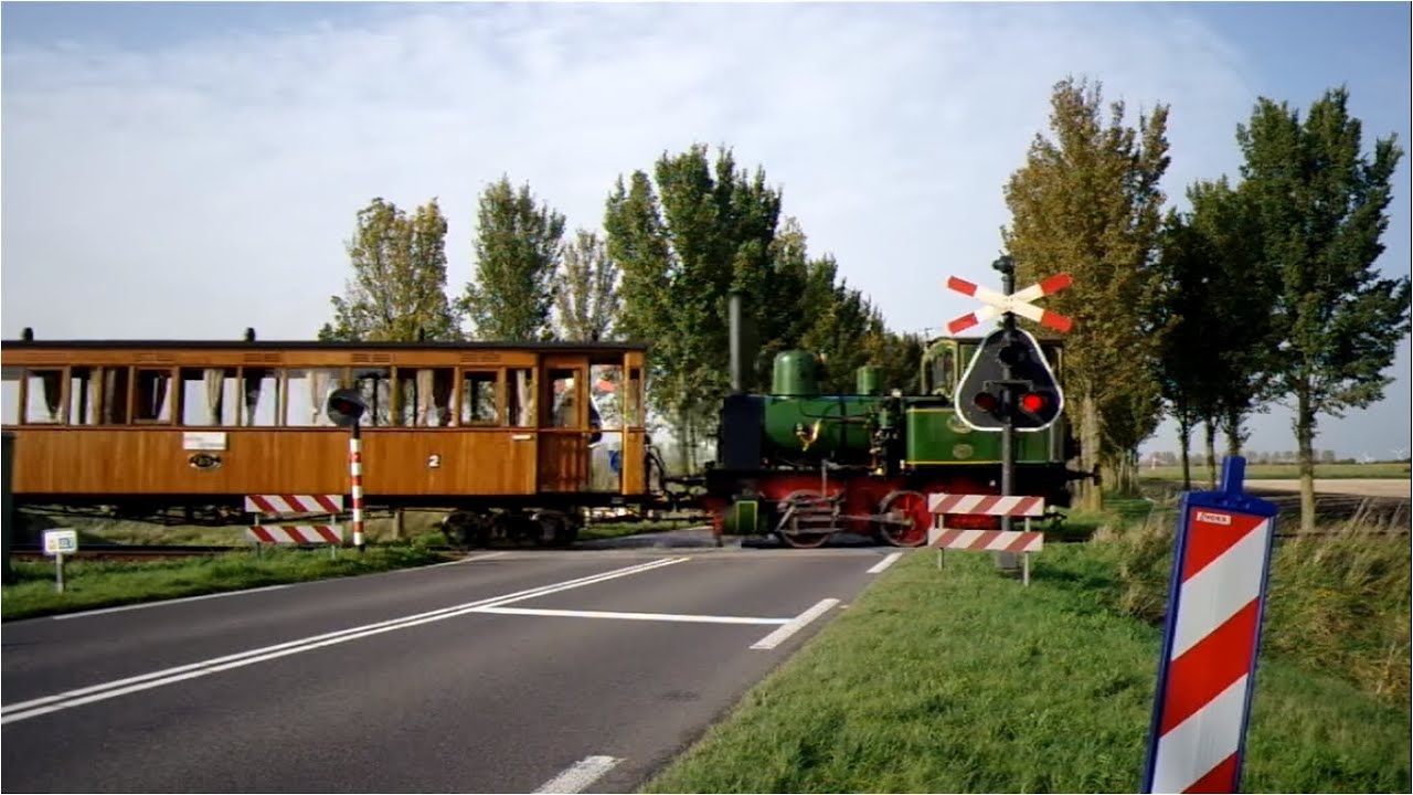 AKI Spoorwegovergang Medemblik/ Level Crossing/ Passage a Niveau/ Railroad-/ Bahnübergang