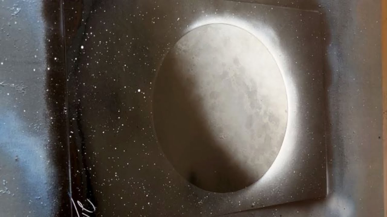 Easy and effective Moon tutorial with spray paint!