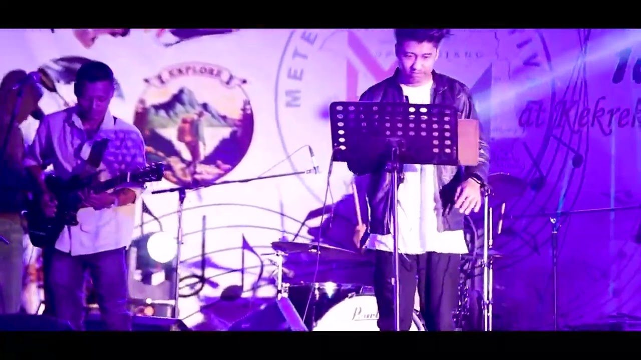 Performing to Gisang megu Band party 