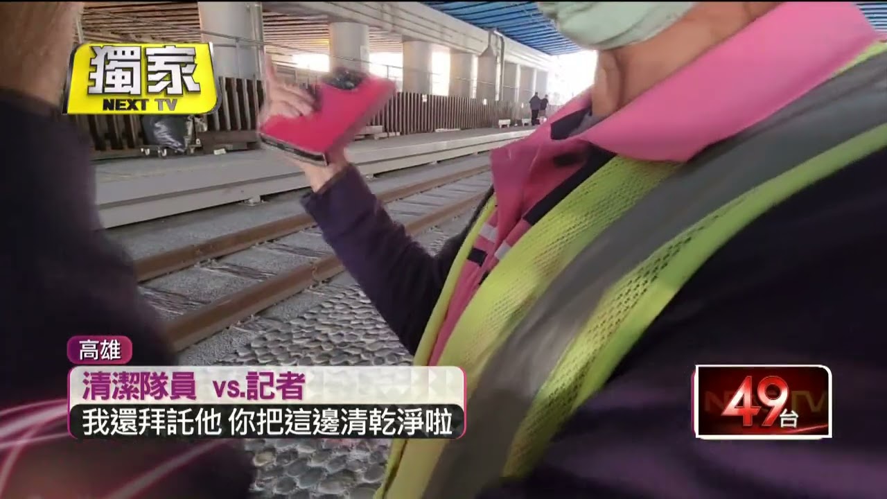 獨家／ 高雄鐵道廣場淪街友聚集地　家當堆滿地、尿騷味撲鼻