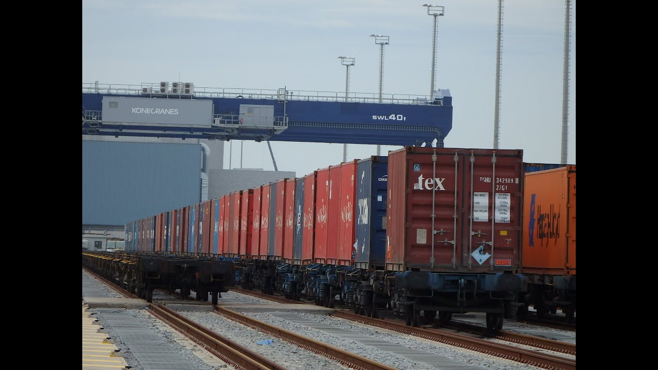 La terminal BEST del Puerto de Barcelona