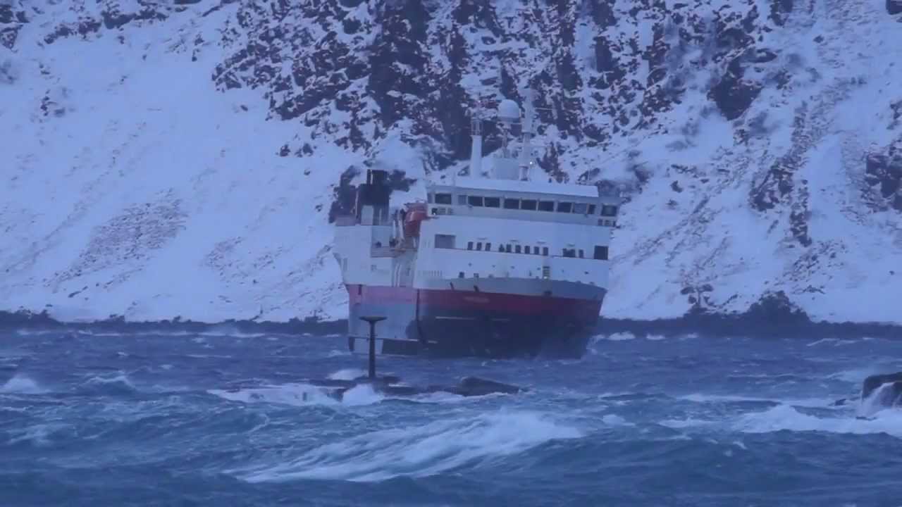 M/S Vesterålen hadde problem å komme t il kai  i Honningsvåg.idag