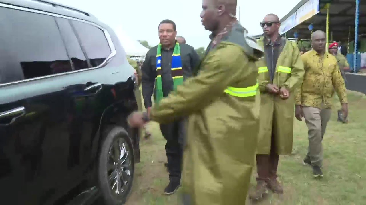 WAZIRI MKUU ANAZUNGUMZA NA WANANCHI WA NAMANYERE-RUKWA