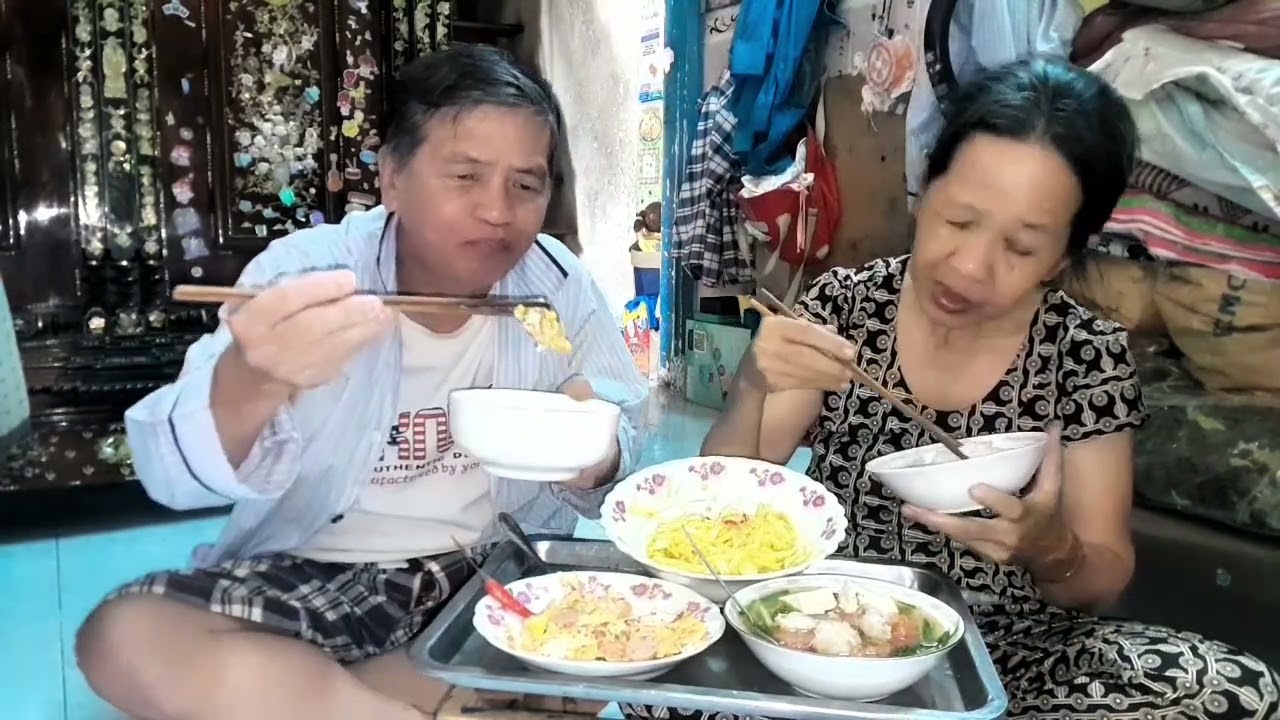 Mời các bạn xem video trải nghiệm nấu canh cà chua tàu hủ cá thát lát 