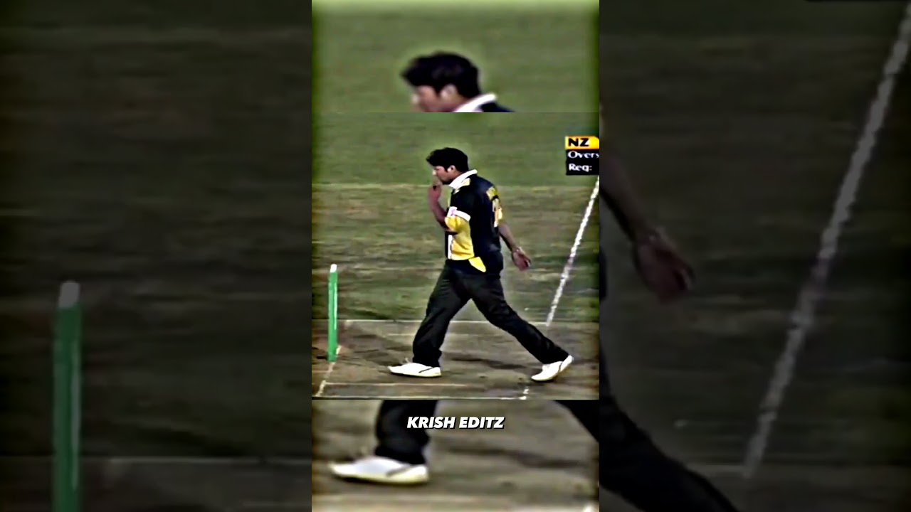 Wasim Akram Bowling with Old Ball 🤯