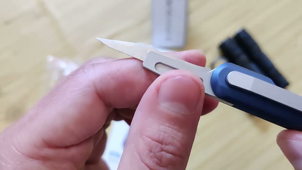 Review Wuben E62 - pen format flashlight-knife-glass-breaker