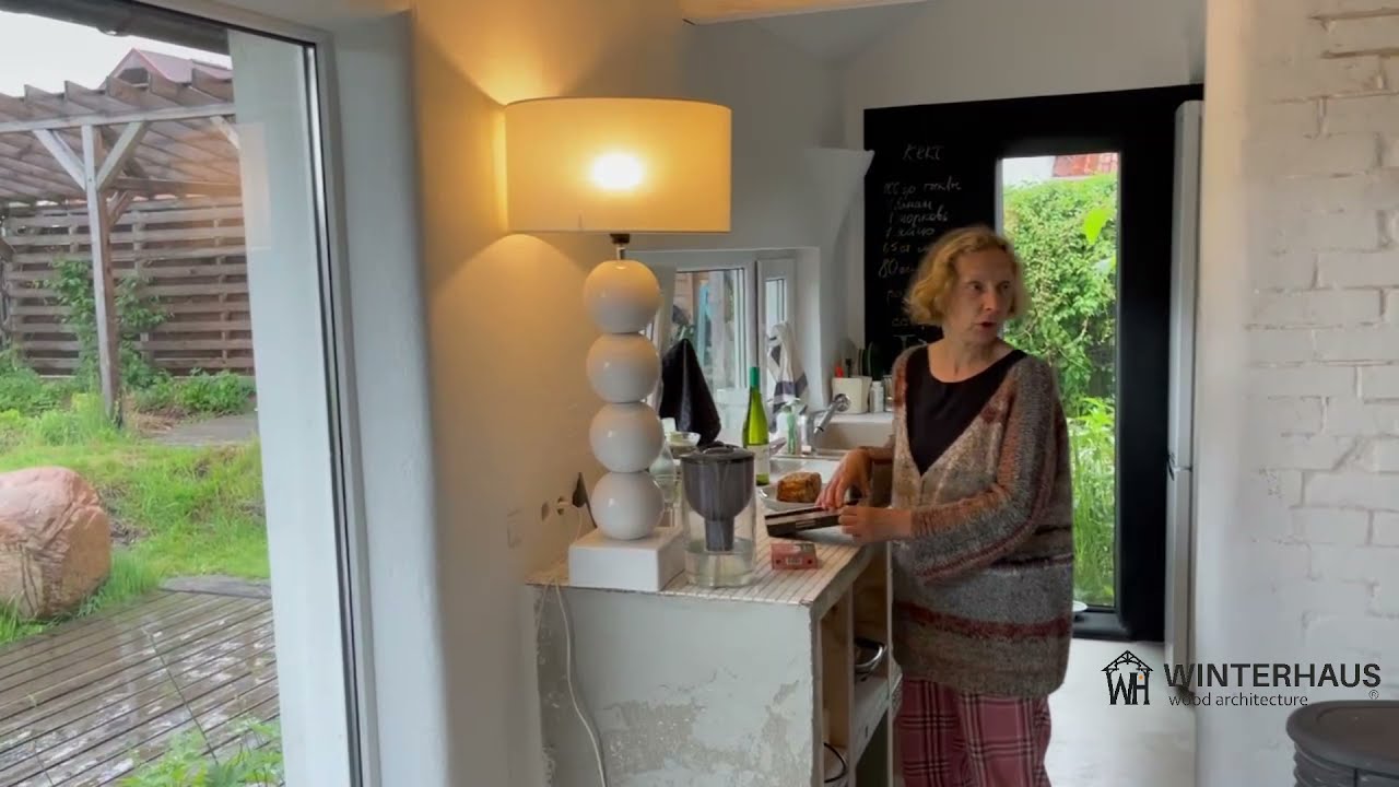 черный шведский домик