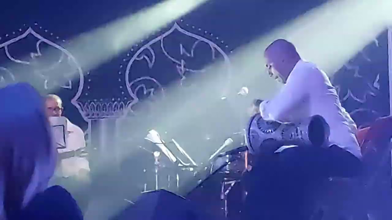 Amar Chaoui en solo à la derbouka, au concert Casbah mon amour. Qâada châabi.