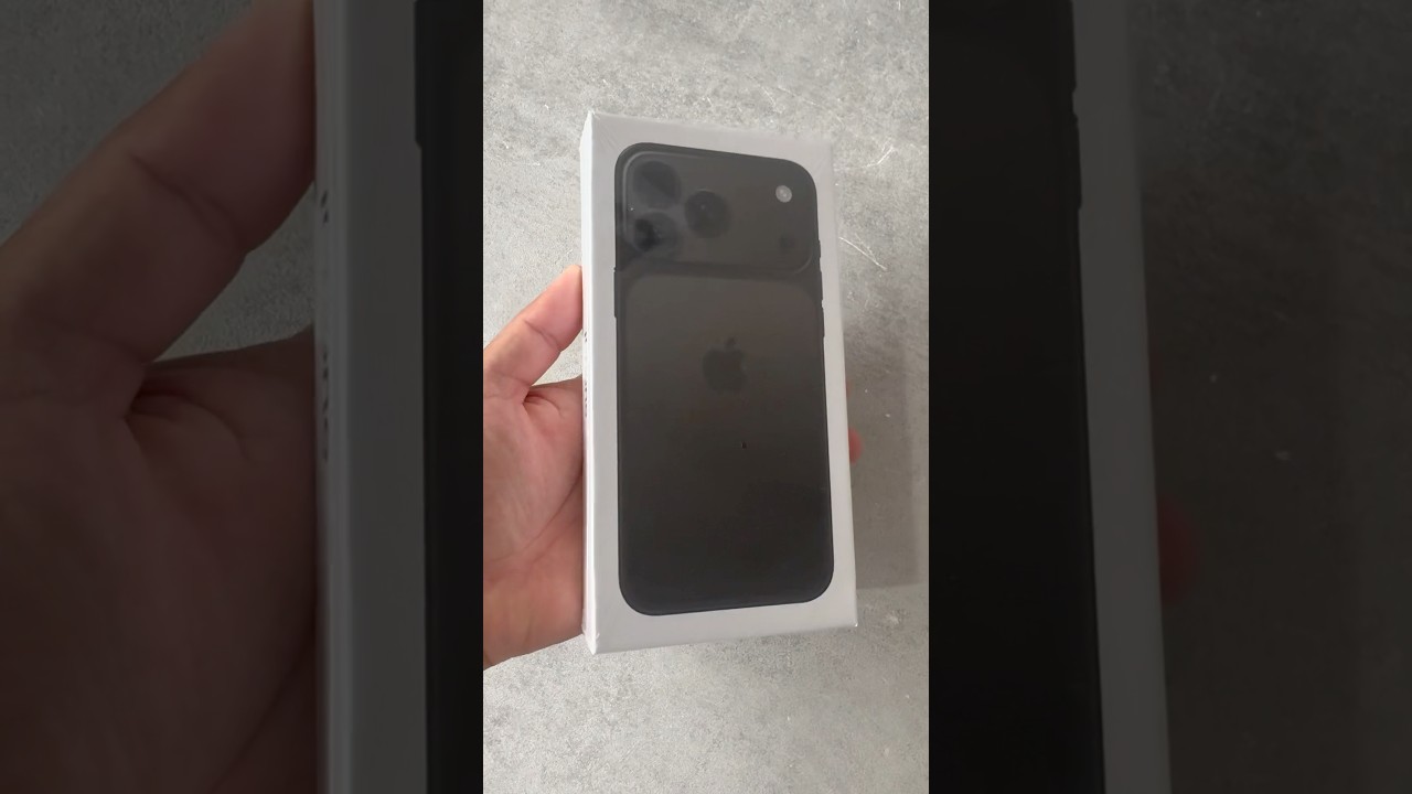 iPhone 17 Pro Max Box: FAKE VERSION!