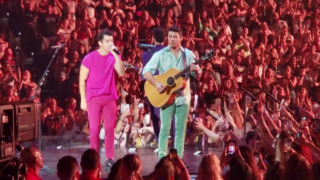 Jonas Brothers Pushing Me Away 190818 Wells Fargo Center