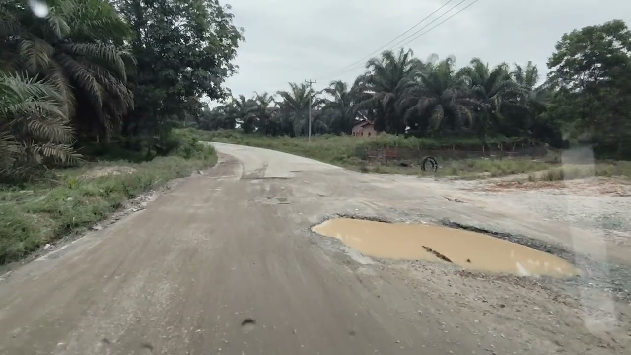 pas berangkat mau ke pabrik, tiba tiba ada bapak