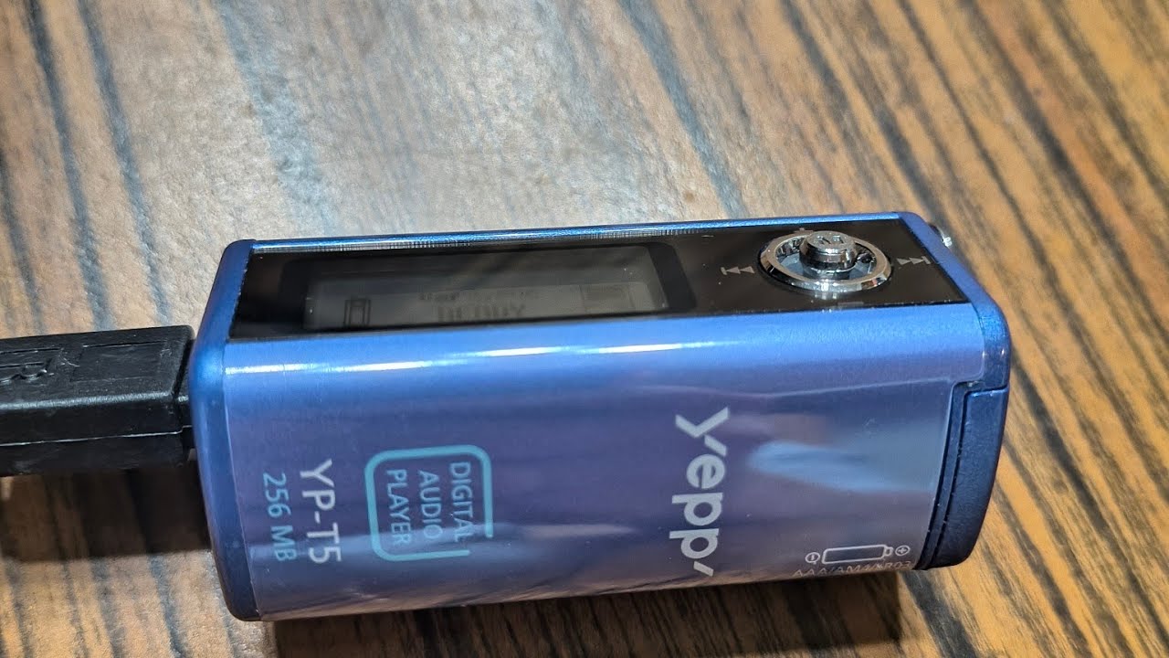 exploring an old school Samsung Yepp' MP3 player