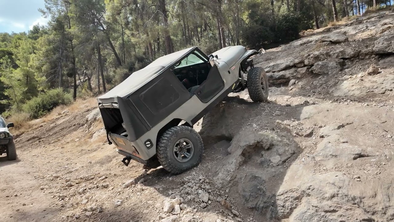 מעלה הנסתר ומעלה הר טוב ביער תרום - גראנד צ'ירוקי באגי, סיקס אספנות, וג'ימני גיבורה