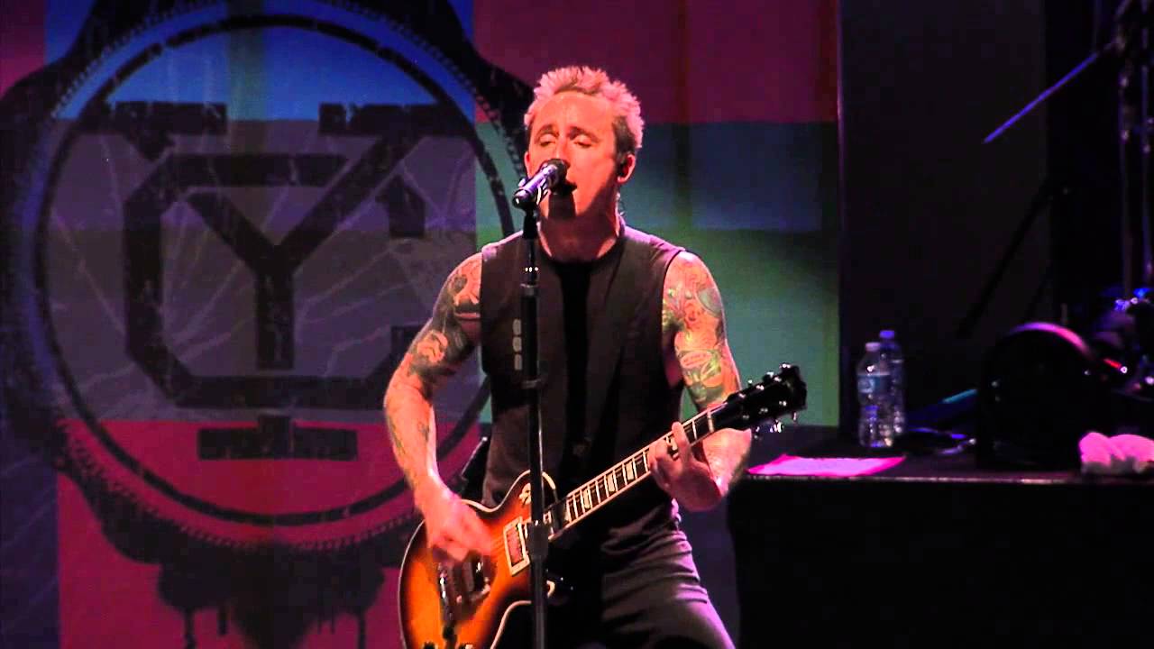Yellowcard (LIVE) @Jannuslive: Rough Landing, Holly