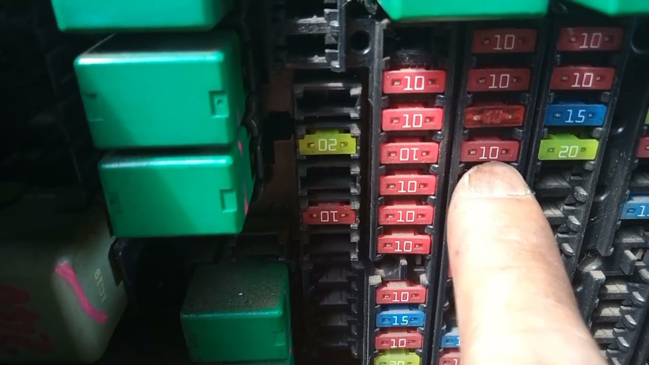 susunan letak fuse/sikring di unit Hino 500 FG235