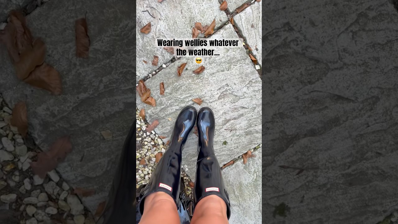 Rain or shine ✨ #shiny #rainboots #rubberboots #wellingtonboots #boots #wellies #hunterboots