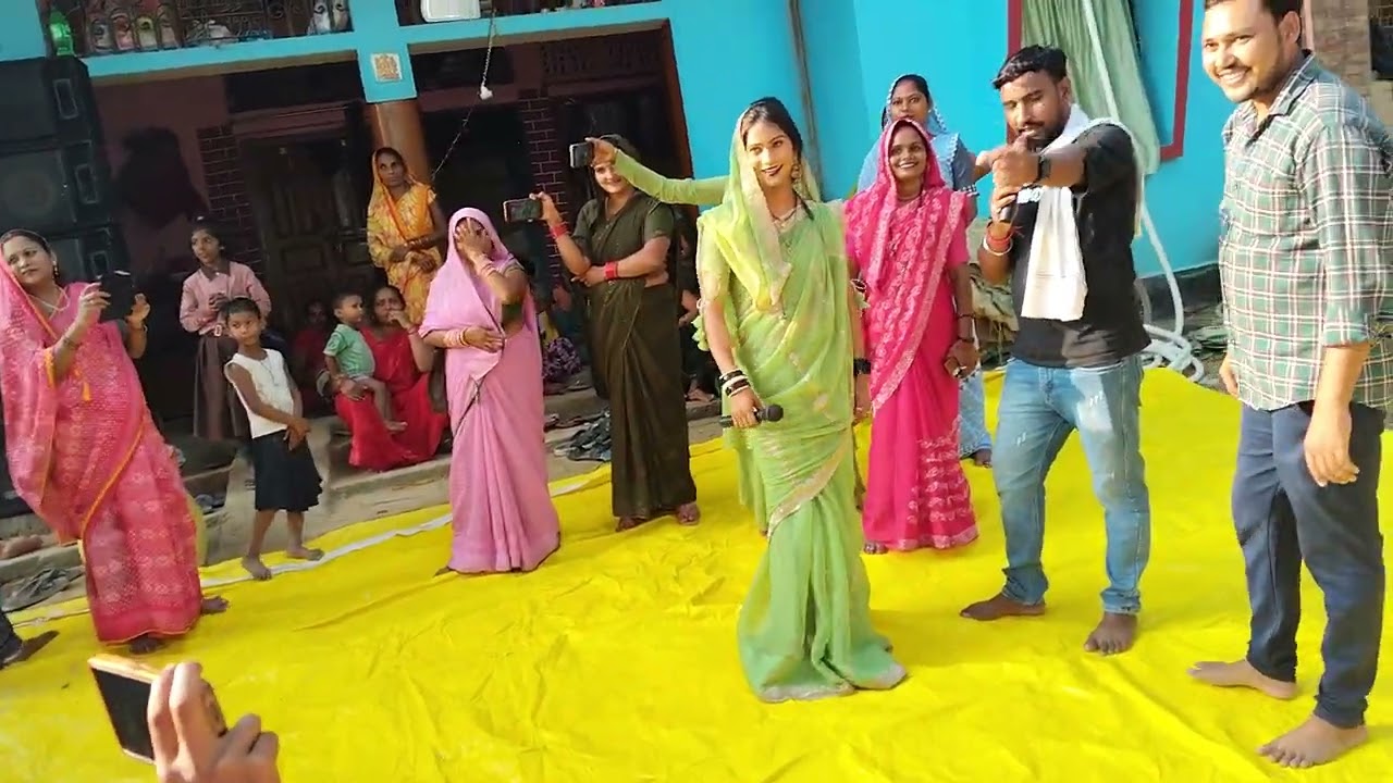 Competition between Gorakh Bhaiya and Khushboo Rani