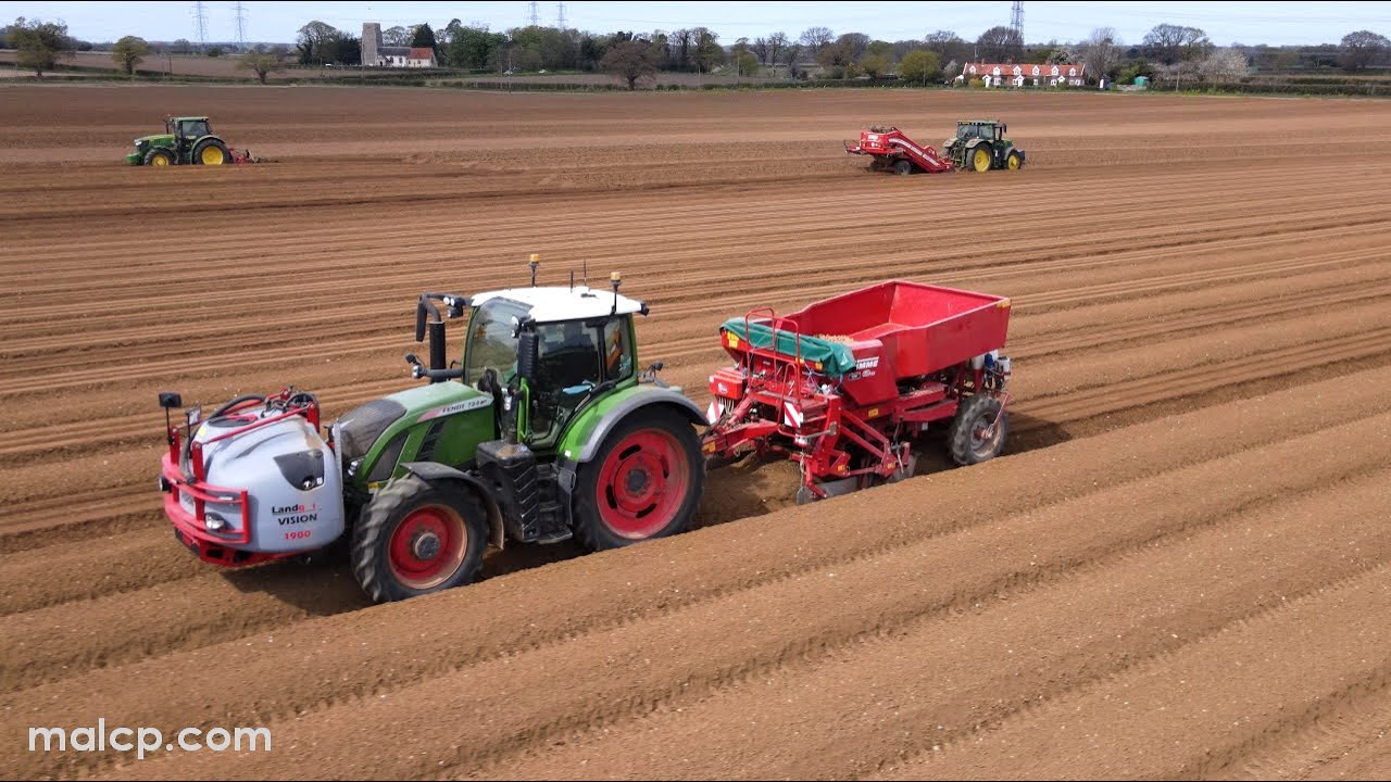 John Deere and Fendt tractors planting potatoes in Suffolk with Grimme GB 330 and CS 150 Combi Stars