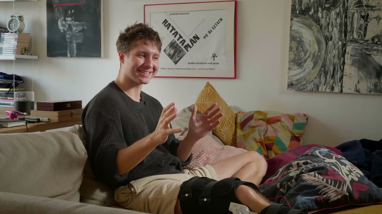 Mozkový infarkt v 25 letech. Mladý umělec o vteřině, která mu změnila život | Stories