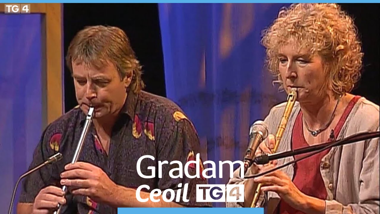 Mary Bergin, Joe McKenna, Antoinette McKenna, Bríd Uí Bhraonáin & Alec Finn | Gradam Ceoil TG4 2000