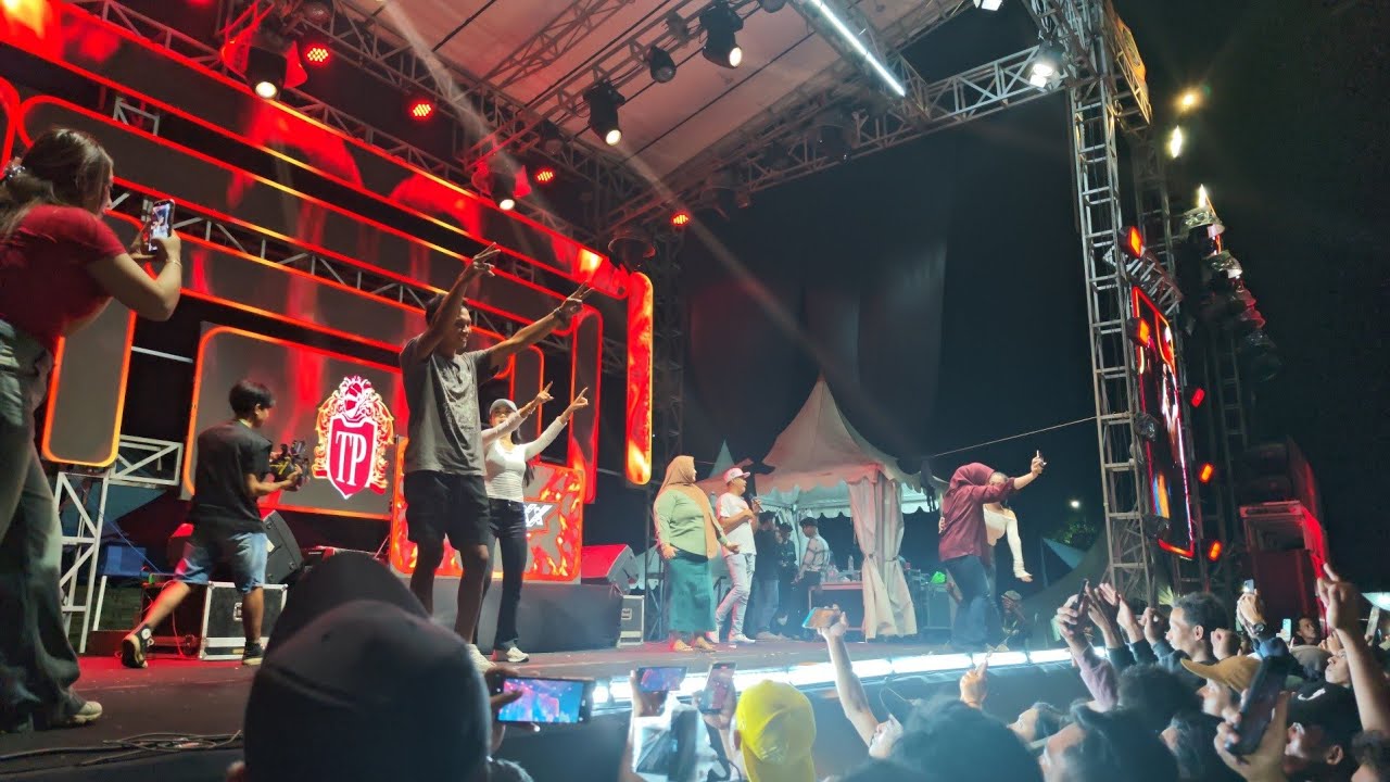 Guayeng poll🔥🔥DIKA ANGEL ,CAK JEMAR & BOS IMA mobal bareng di atas Panggung 