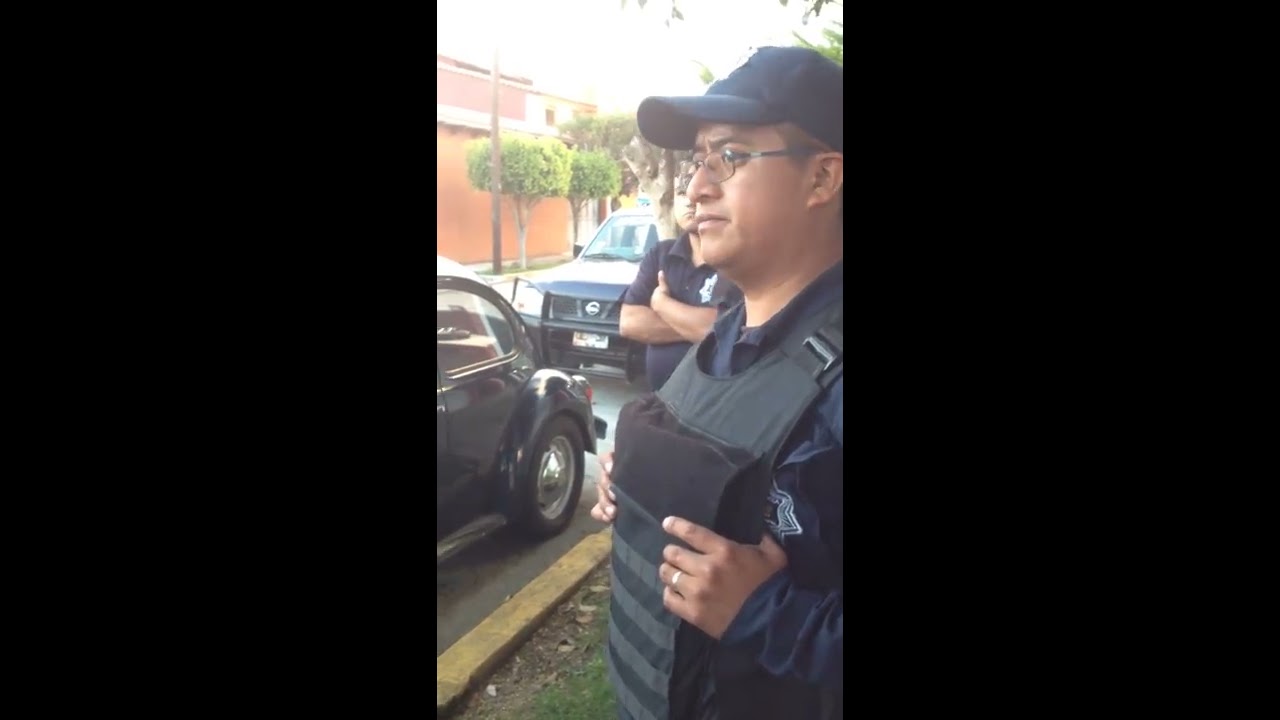 Comando de 14 policías me impide entrar a mi domicilio sin orden escrita de por medio 1/3