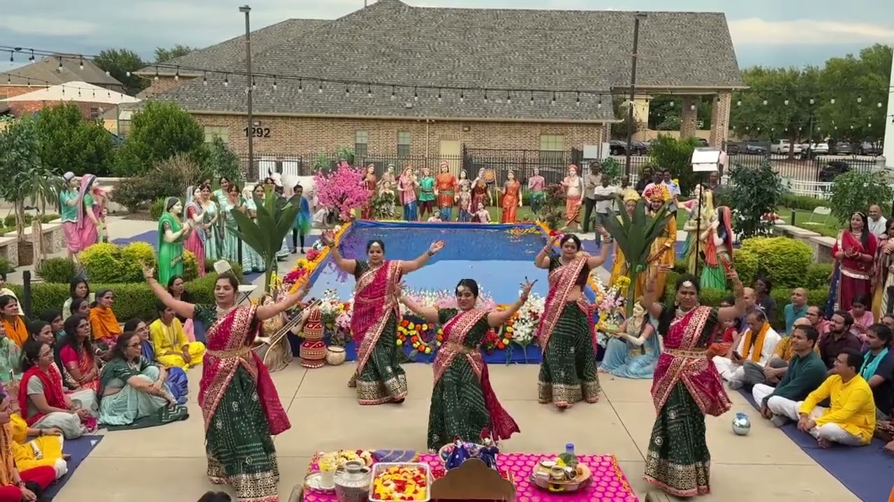 Mukunda mukunda and jaha jaha Radhe wahan