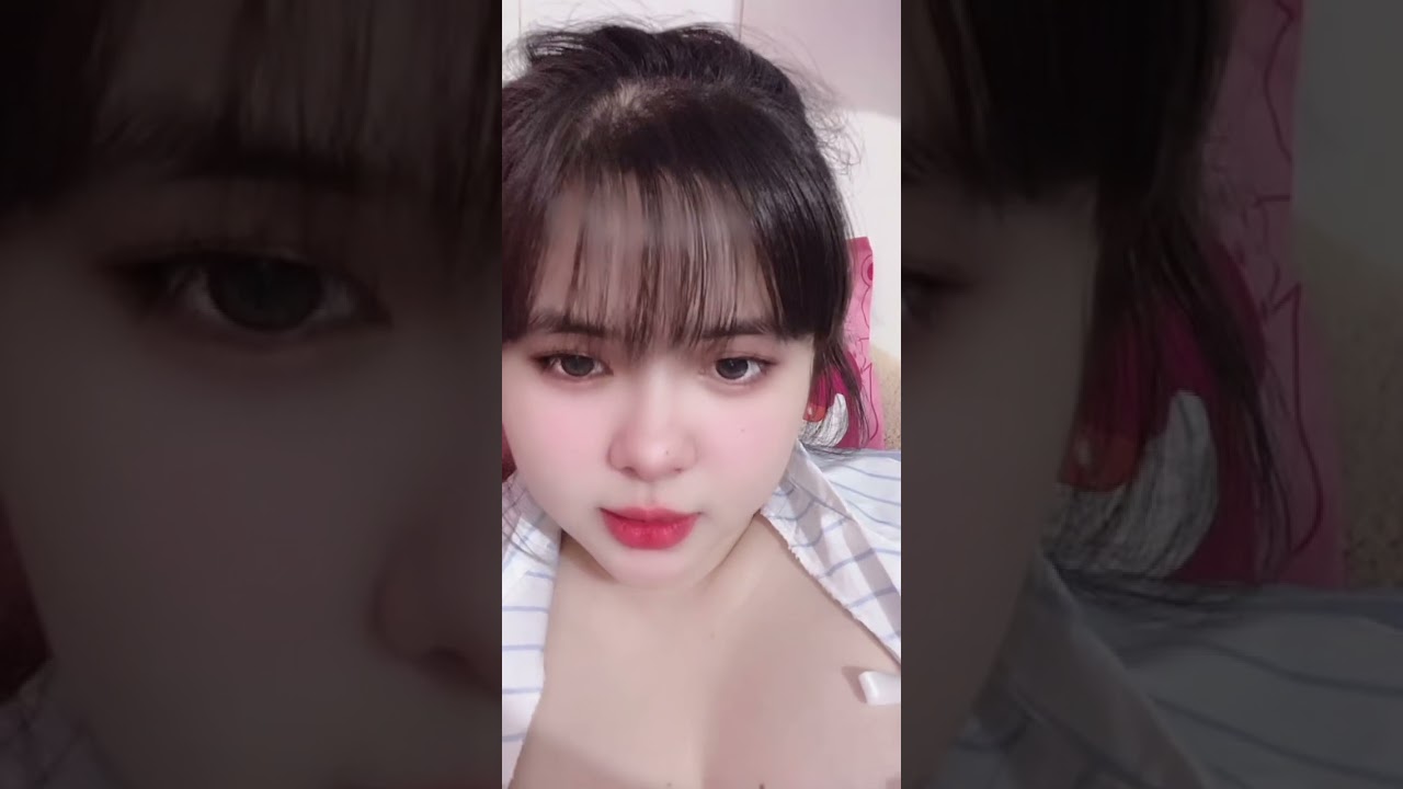 Hehe😛  what is she doing ?🤪🤭